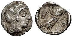 GRIECHISCHE MÜNZEN, GRIECHISCHES MUTTERLAND, ATTIKA, ATHEN. Obol. 479-404. Behelmter Athenakopf r. Rs: Eule r., dahinter Olivenzweig. SNG COP. 53 ff. SNG München 77 ff. 0.65g, Schöne Tönung. L. korr. 