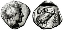 GRIECHISCHE MÜNZEN, GRIECHISCHES MUTTERLAND, ATTIKA, ATHEN. Obol. 479-404. Behelmter Athenakopf r. Rs: Eule r., dahinter Oliventrieb mit Blatt und Frucht. SNG COP. 53 ff. 0.66g, ss