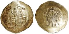 BYZANTINISCHE MÜNZEN JOHANNES II. COMNENUS. 1118-1143. El-Aspron Trachy. Christus thront frontal. Rs: Kaiser und der Hl. Georg halten zwischen sich Patriarchenkreuz. Sear 1941. Ratto -. 4.40g. Großer 