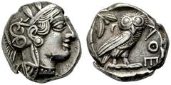GRIECHISCHES MUTTERLAND ATTIKA ATHEN. Tetradrachme. 479-404. Behelmter Athenakopf r. Rs: Eule r., dahinter Olivenzweig und Mondsichel. SNG COP. 32 ff. Svoronos Taf. 12-16. 17.11g. Hohes Relief. Schöne