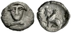 GRIECHISCHE MÜNZEN, ASIEN, KILIKIEN, UNBESTIMMTE MÜNZSTÄTTE. Tetartemorion. 4. Jh v. Chr. Frontale Büste. Rs: Sphinx sitzt l. in rundem Incusum. Troxell-Kagan in Festschrift Kraay-Morkholm 1989 Nr. 20