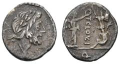 RÖMISCHE REPUBLIK RÖMISCHE REPUBLIK, CLOULIA Quinar. 98 v. Chr. Belorbeerter Jupiterkopf r. Rs: Victoria r. bekränzt Tropaeum, an deren Basis Gefangener und Carnyx (T. Cloulius). Syd. 586. Babelon 2. 