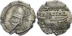 GRIECHEN PARTHER. ARSAKIDEN Vologases VI., 212 - 224/7 n. Chr. Drachme ø 20mm (3,57g). Mzst. Ekbatana. Vs.: Bärtige, drapierte Büste mit Tiara und Diadem n. l., dahinter B. Rs.: Arsakes n. r. sitzend 