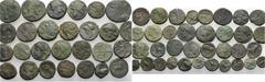 LOTS Griechische Bronzemünzen. 4. / 3. Jh. v. Chr. Überwiegend Magna Graecia, besonders Syrakus. 62 Stück! Teils Patina, s, ss VERKAUFT WIE BESEHEN, KEINE RÜCKGABE! / SOLD AS VIEWED, NO RETURN!