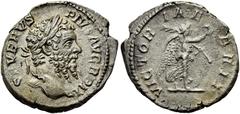 RÖMER RÖMISCHE KAISERZEIT. Septimius Severus, 193 - 211 n. Chr. Denar ø 19mm (2,86g). 210 n. Chr. Mzst. Rom. Vs.: SEVERVS PIVS AVG BRIT, Kopf mit Lorbeerkranz n. r. Rs.: VICTORIAE BRIT, Viktoria mit K