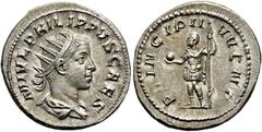 RÖMER RÖMISCHE KAISERZEIT. Philipp II. als Caesar, 244 - 247 n. Chr. Antoninian ø 23mm (4,97g). 244 - 246 n. Chr. Mzst. Rom. Vs.: M IVL PHILIPPVS CAES, drapierte Büste mit Strahlenkrone n. r. Rs.: PRI