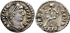 RÖMER RÖMISCHE KAISERZEIT. Valens, 364 - 378 n. Chr. Siliqua ø 18mm (2,20g). 367 - 378 n. Chr. Mzst. Treveris. Vs.: D N VALEN-S P F AVG, drapierte Panzerbüste mit Perlendiadem n. r. Rs.: VRBS ROMA / T