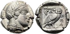 GRIECHEN ATTIKA. ATHEN. Tetradrachme ø 25mm (17,12g). ca. 454 - 404 v. Chr. Vs.: Kopf der Athena mit attischem Helm geschmückt mit drei Lorbeerblättern, Ohrring u. Perlenkette n. r. Rs.: ΑΘΕ, Eule n. 