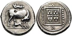 GRIECHEN ILLYRIEN. ILLYRISCHES KÖNIGREICH Monounios, ca. 305/0 - 280/75 v. Chr. Stater ø 23mm (10,84g). Mzst. Dyrrachion. Vs.: Eine Kuh säugt ihr Kalb, darüber Eberkiefer. Rs.: ΒΑΣΙΛΕΩΣ ΜΟΝΟΥΝΙΟΥ / Δ 