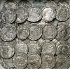 LOTS . Tetrarchie Folles, verschiedene Kaiser der 3. Tetrarchie, vor allem Licinius und Konstantin. VERKAUFT WIE BESEHEN, KEINE RÜCKGABE / SOLD AS IS, NO RETURN. 83 Stück! Gut erhaltener Silbersud mit