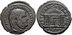 RÖMER RÖMISCHE KAISERZEIT. Divus Maximianus Herculius, ab 310 n. Chr. AE Follis ø 26mm (5,16g). Mzst. Ostia. Vs.: IMP MAXENTIVS DIVO MAXIMIANO PATRI, Kopf capite velato n. r. Rs.: AETERNA MEMORIA / M 