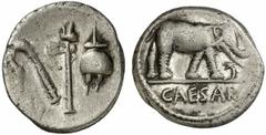 C. Iulius Caesar C. Iulius Caesar, 49 - 48 v. Chr. Denar im Feld. 3.67 g. Vs.: Von l. nach r. Culullus, Aspergillum, Securis u. Apex-Mütze. Rs.: CAESAR, Elefant n. r. trampelt einen Drachen nieder. Cr