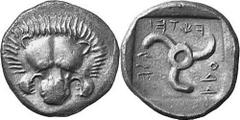 GRIECHEN LYKIEN DYNASTEN Objekt-Nr.: 1463 Aruwatjesi Tetrobol, (3,06 g.), 4. Jh.v.Chr. Vs.: Löwenskalp. Rs.: "aruwatjesi" um Triskeles in vertieftem, quadratischen feld. SNG Aul. 4203. ss­vz Estimatio