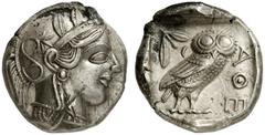 GRIECHEN ATTIKA ATHEN Tetradrachme (17,11g). nach 449 v. Chr. Vs.: Kopf der Athena mit attischem Helm und Lorbeerkranz n. r. Rs.: AΘE, Eule, Olivenzweig und Mondsichel. Starr Taf. 22f. Tönung, partiel