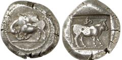 GRIECHEN LYKIEN UNBESTIMMTER MÜNZHERR. Stater (8,91g). ca. 440 v. Chr. Mzst. unbestimmt (Xanthos?). Vs.: Löwe n. r. reißt einen entgegenkommenden Stier. Rs.: Stier in Perlrahmen n. r., oben Triskeles.