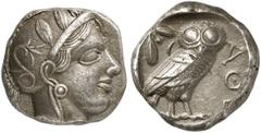GRIECHEN ATTIKA ATHEN Tetradrachme (17,08g). nach 449 v. Chr. Vs.: Kopf der Athena mit attischem Helm und Lorbeerkranz n. r. Rs.: AΘE, Eule, Olivenzweig und Mondsichel. Starr Taf. 22ff. Zarte Tönung, 