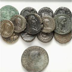 LOTS Kolonial-AE. 3. Jh. n. Chr. Hauptsächlich späte Tetra­drachmen aus Alexandria (9), ansonsten diverse Groß- und Mittelbronzen. 14 Stück! Patina, s-ss, ss VERKAUFT WIE BESEHEN, KEINE RÜCKGABE! / SO