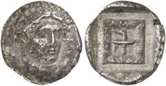 GRIECHEN MAKEDONIEN AMPHIPOLIS Tetradrachme (14,15g). 357/6 v. Chr. Vs.: Kopf des Apollon mit kurzem gelockten Haar von vorne, leicht n. r. gewandt. Rs.: AMΦ-IΠO-ΛIT-EΩN, Schrift auf leicht erhöhtem B