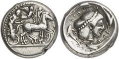 GRIECHEN SIZILIEN SYRAKUS Herrschaft der Deinomeniden, 485 - 466 v. Chr. Tetra- d­rachme (17,23g). 485 - 479 v. Chr. Vs.: Wagenlenker führt ein Viergespann n. r., das von Nike bekränzt wird. Rs.: ΣΥΡA