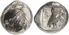 GRIECHEN ATTIKA ATHEN Tetradrachme (17,06g). 500 - 490 v. Chr. Vs.: Kopf der Athena im attischen Helm mit Helmbusch n. r., die Stirnhaare an den Spitzen zu kreisförmigen Löckchen auf­gerollt. Rs.: AΘE