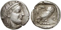 GRIECHEN ATTIKA ATHEN Tetradrachme (17,15g). ca. 454 - 440 v. Chr. Vs.: Kopf der Athena mit verziertem attischen Helm n. r., um den Helm Lorbeerkranz. Rs.: AΘE, Eule steht n. r., Kopf in Vorderansicht