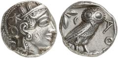GRIECHEN ATTIKA ATHEN Tetradrachme (17,17g). Ca. 440 - 407 v. Chr. Vs.: Kopf der Athena mit verziertem, bekränzten attischen Helm n. r. Rs.: AΘE, Eule steht n. r., Kopf in Vorderansicht, im Feld links