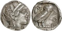 GRIECHEN ATTIKA ATHEN Tetradrachme (16,62g). Ca. 440 - 407 v. Chr. Vs.: Kopf der Athena mit verziertem, bekränzten attischen Helm n. r. Rs.: AΘE, Eule steht n. r., Kopf in Vorderansicht, im Feld links