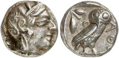 GRIECHEN ATTIKA ATHEN Tetradrachme (17,18g). Ca. 440 - 407 v. Chr. Vs.: Kopf der Athena mit verziertem, bekränzten attischen Helm n. r. Rs.: AΘE, Eule steht n. r., Kopf in Vorderansicht, im Feld links