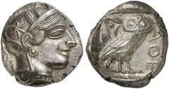 GRIECHEN ATTIKA ATHEN. Tetradrachme (17,25g). Ca. 454 - 404 v. Chr. Vs.: Kopf der Athena mit verziertem, bekränzten attischen Helm n. r. Rs.: AΘE, Eule steht n. r., Kopf in Vorderansicht, im Feld link