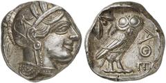 GRIECHEN ATTIKA ATHEN. Tetradrachme (17,24g). Ca. 454 - 404 v. Chr. Vs.: Kopf der Athena mit verziertem, bekränzten attischen Helm n. r. Rs.: AΘE, Eule steht n. r., Kopf in Vorderansicht, im Feld link