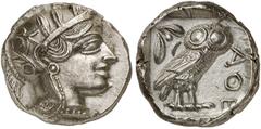 GRIECHEN ATTIKA ATHEN. Tetradrachme (17,09g). Ca. 454 - 404 v. Chr. Vs.: Kopf der Athena mit verziertem, bekränzten attischen Helm n. r. Rs.: AΘE, Eule steht n. r., Kopf in Vorderansicht, im Feld link