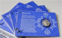 LOTS Sammlung in Album. 3. Jh. v. Chr. - 7. Jh. n. Chr. Kleine Sammlung antiker Münzen bestehend aus Drachme des Chusro II (1), Drachme des Apollodotos II. (1), Tetradrachme Athen Neuer Stil (1), Stat