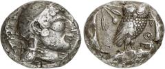 GRIECHEN ATTIKA. ATHEN. Tetradrachme (16,96g). Um 500/490 - 485/480 v. Chr. Vs.: Kopf der Athena mit attischem Helm n. r. Rs.: ΑΘΕ, Eule und Olivenzweig. Seltman Gruppe M; HGC 4 1590; Asyut Gruppe IVd