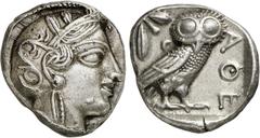 GRIECHEN ATTIKA. ATHEN. Tetradrachme (17,12g). Ca. 454 - 404 v. Chr. Vs.: Kopf der Athena mit verziertem, bekränztem attischem Helm n. r. Rs.: ΑΘΕ, Eule steht n. r., Kopf in Vorderansicht, im Feld lin