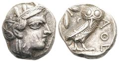 GRIECHEN ATTIKA ATHEN Tetradrachme (17.19g). Ca. 454 - 404 v. Chr. Vs.: Kopf der Athena mit verziertem, bekränzten attischen Helm n. r. Rs.: ΑΘΕ, Eule steht n. r., Kopf in Vorderansicht, im Feld links