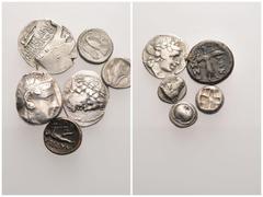 LOTS Griechische Münzen Griechische Münzen 4. - 2. Jh. v. Chr. Tetradrachme Athen (1), hellenistische Didrachme aus Leukas mit urtümlichem Kultbild und Prora, Drachmen und kleinere Silbernominale (8) 