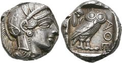 GRIECHEN ATTIKA. ATHEN. Tetradrachme (17,21g). Ca. 440 - 407 v. Chr. Vs.: Kopf der Athena mit verziertem, bekränztem, attischem Helm n. r. Rs.: ΑΘΕ, Eule steht n. r., Kopf in Vorderansicht, im Feld li