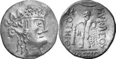 KELTEN MITTLERE UND UNTERE DONAU Nachahmungen der Tetradrachmen von Thasos Objekt-Nr.: 1064 Klasse III: Auflösung der Legende Tetradrachme, (16,67 g.), Vs.: Stilisierter Kopf des Dionysos n. r. Rs.: S