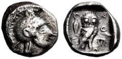 GRIECHEN ATTIKA. ATHEN. Obol (0,62g). Circa 500 v. Chr. Vs.: Kopf der Athena mit attischem Helm n. r. Rs.: AQE, Eule im Quadratum incusum n. r. stehend, dahinter Olivenzweig. Svoronos Taf. 2, 48. R!