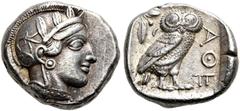 GRIECHEN ATTIKA. ATHEN. Tetradrachme (17,19g). Ca. 460 - 450 v. Chr. Vs.: Kopf der Athena mit verziertem, bekränztem, attischem Helm n. r. Rs.: AQE, Eule steht n. r., Kopf in Vorderansicht, im Feld li
