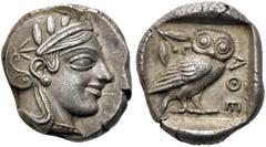 GRIECHEN ATTIKA. ATHEN. Tetradrachme (17,06g). ca. 450 v. Chr. Vs.: Kopf der Athena mit attischem Helm n. r. Rs.: ΑΘΕ (kleines E), Eule steht n.r., Kopf leicht schräg gelegt in Vorderansicht, im Feld 