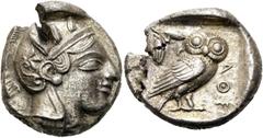 GRIECHEN ATTIKA. ATHEN. Tetradrachme (16,55g). ca. bis 429 v. Chr. Vs.: Kopf der Athena mit ölzweigbekränztem Helm n. r. Rs.: ΑΘΕ, Eule n. r. stehend, dahinter Ölzweig und Halbmond. Svoronos Taf. 11; 
