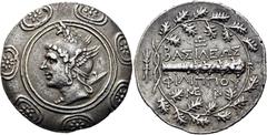 GRIECHEN MAKEDONISCHE KÖNIGE. Philipp V., 221 - 179 v. Chr. Tetradrachme (16,74g). Ca. 200/197 - 206/5 v. Chr. Mzst. Pella oder Amphipolis. Vs.: Makedonischer Schild, im Zentrum Kopf des bärtigen Pers