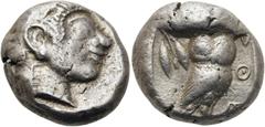 GRIECHEN ATTIKA. ATHEN. Tetradrachme (16,98g). um 485/80 v. Chr. Vs.: Kopf der Athena mit attischem Helm n. r. Rs.: ΑΘΕ, Eule n. r. stehend, Kopf in Vorderansicht, im Feld l. oben Ölzweig, das Ganze i