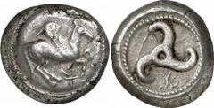 GRIECHEN LYKIEN UNBESTIMMTER DYNAST Objekt-Nr.: 1574 Stater (9,88 g.), 460 - 440 v. Chr. Vs.: Nach r. abhebender Pegasos auf Rundschild, zwischen den Beinen Zeichen. Rs.: Triskeles mit Zeichen in rund