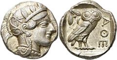 GRIECHEN ATTIKA. ATHEN. Tetradrachme (17.19g). Um 454 - 404 Jh. v. Chr. Vs.: Kopf der Athena mit attischem Helm, der von einem Lorbeerkranz bekrönt wird, n. r. Rs.: ΑΘΕ, Eule n. r. stehend, Kopf in Vo