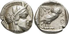 GRIECHEN ATTIKA. ATHEN. Tetradrachme (17.15g). ca. 421 - 365 Jh. v. Chr. Vs.: Kopf der Athena mit attischem Helm, der von einem Lorbeerkranz bekrönt wird, n. r. Rs.: ΑΘΕ, Eule n. r. stehend, Kopf in V