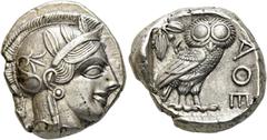 GRIECHEN ATTIKA. ATHEN. Tetradrachme (17.16g). ca. 421 - 365 Jh. v. Chr. Vs.: Kopf der Athena mit attischem Helm, der von einem Lorbeerkranz bekrönt wird, n. r. Rs.: ΑΘΕ, Eule n. r. stehend, Kopf in V