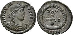 RÖMER RÖMER RÖMISCHE KAISERZEIT Jovianus, 363 - 364 n. Chr. Centenionalis (2.14g). Mzst.Siscia. Vs.: D N IOVIA-NVS P F AVG, drapierte Panzerbüste mit Perlendiadem n. r. Rs.: VOT / V / MVLT / X im Kran