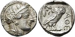 GRIECHEN ATTIKA. ATHEN. Tetradrachme ø 24mm (17,16g). Um 454 - 404 v. Chr. Vs.: Kopf der Athena mit attischem Helm, der von einem Lorbeerkranz bekrönt wird, n. r. Rs.: ΑΘΕ, Eule n. r. stehend, Kopf in